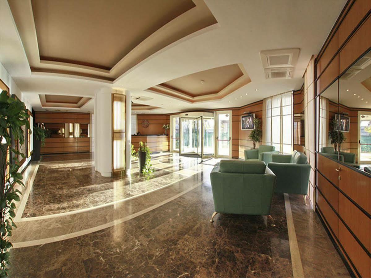 Monte Carlo Palace Rooms บูคาเรสต์ ภายนอก รูปภาพ